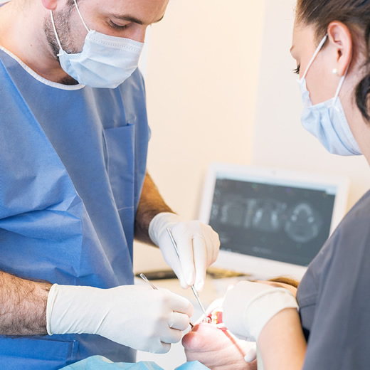 Clinicas Den - Cirugia Oral y Maxilofacial en Barcelona - Cirugia Dentoalveolar