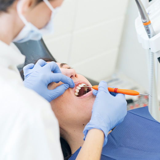 Clinicas Den - Estetica Dental - Carillas Dentales