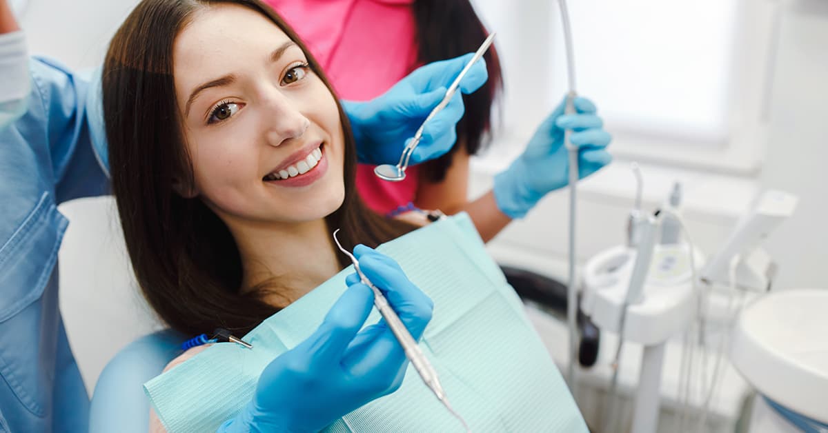 Clínicas Den - ¿Qué es un curetaje dental o raspado, para qué sirve y cuándo se realiza?