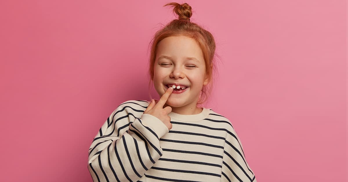 Clínicas Den - ¿Cuándo salen y cuándo se caen los dientes de leche? ¿Cómo cuidar los dientes de los niños?