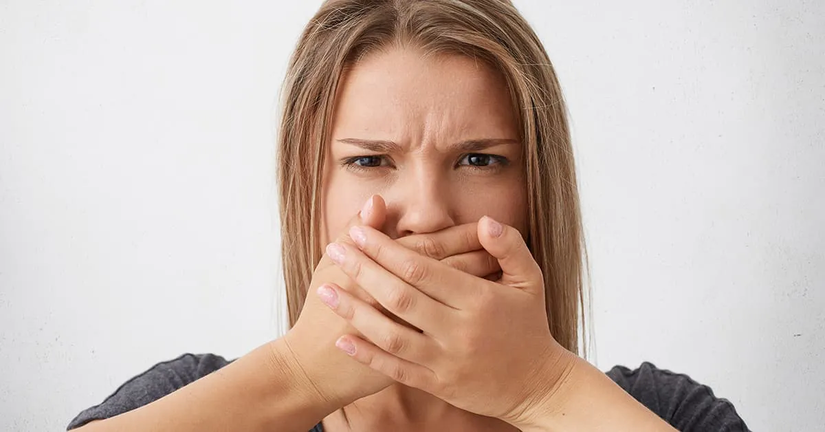 Por qué se produce el mal aliento en la boca?