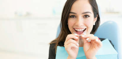¿Qué es un retenedor dental en ortodoncia y cuánto tiempo hay que llevarlos en los dientes?