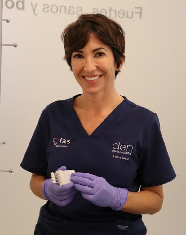 Dr. Lucía Sanz McCarron, odontóloga especializada en Odontología Restauradora y Estética Dental