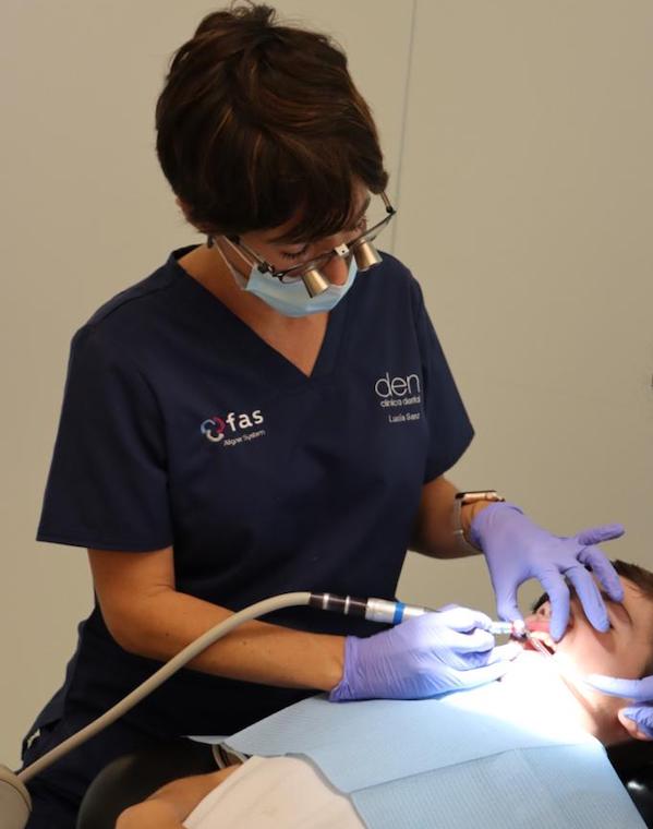 Dr. Lucía Sanz Mc Carron, odontóloga especializada en Odontología Restauradora