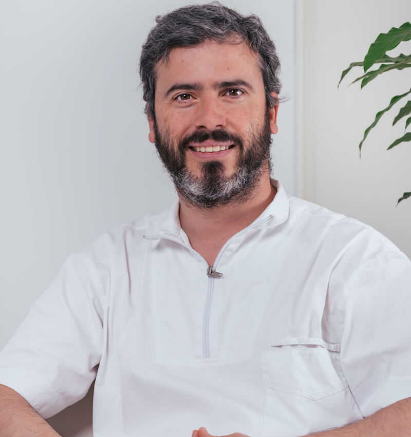 Dr. Federico Margitic Aluiz, especialista en Periodoncia e Implantes Dentales