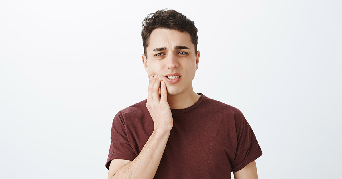 Clínicas Den - ¿Por qué salen llagas en la boca y cómo curarlas en adultos y niños?