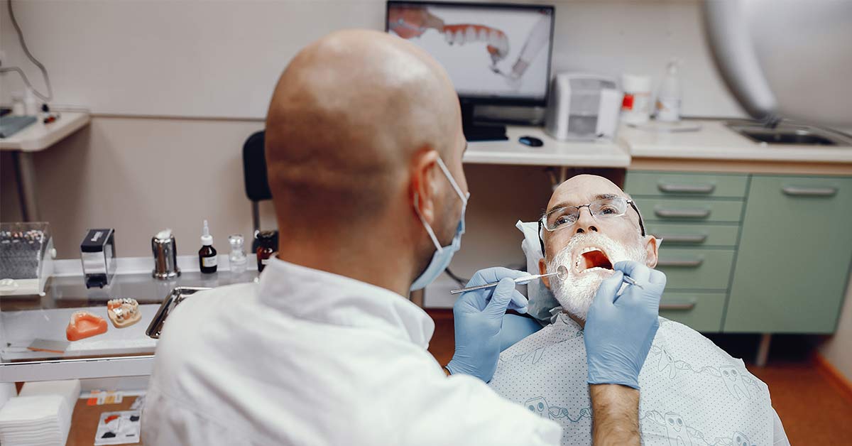 Clínicas Den - Implante o puente dental ¿Cuál es la mejor opción para mi caso clínico?