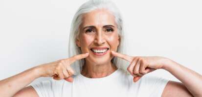 Sobredentadura sobre implantes dentales ¿Qué es, cuáles son sus tipos y principales ventajas?