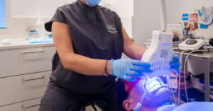 ¿Qué tipos de manchas en los dientes existen, por qué salen y cómo quitarlas del esmalte? ¿Cómo quitar o eliminar las manchas en los dientes?
