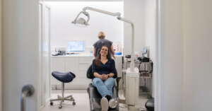 Cómo se hace un blanqueamiento dental