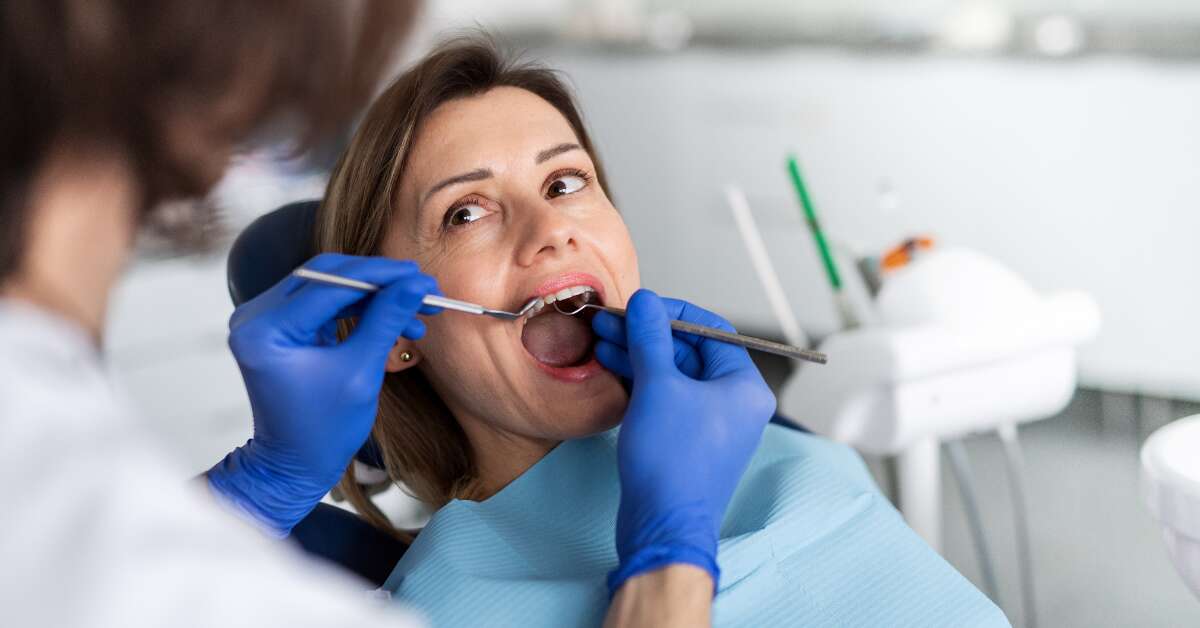 Clínicas Den - ¿Qué es la periodontitis, cómo frenar y curar esta enfermedad periodontal?