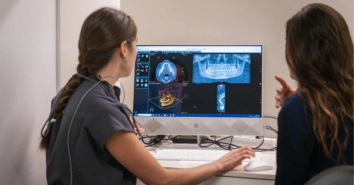 Clínicas Den - ¿Qué son los mini implantes dentales y cuándo se recomiendan? Clínicas Den - ¿Qué son los mini implantes dentales y cuándo se recomiendan?