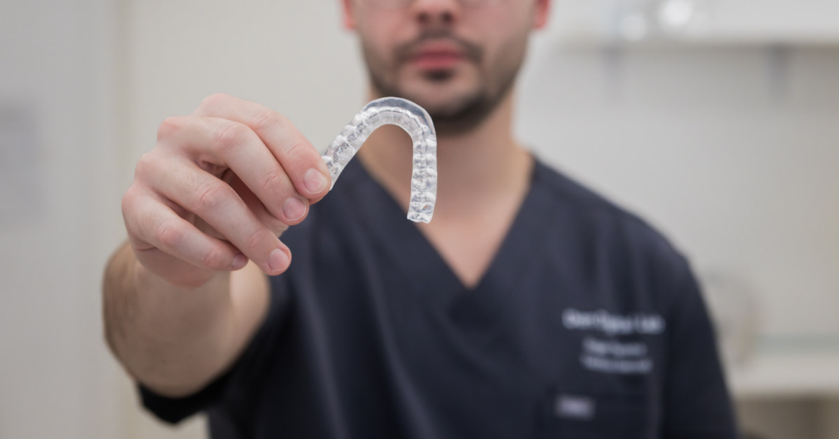 Clínicas Den - ¿Qué tipos de férulas dentales existen y para qué se utiliza cada una? Clínicas Den - ¿Qué tipos de férulas dentales existen y para qué se utiliza cada una?