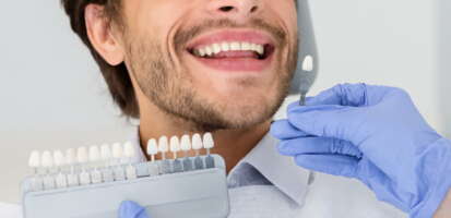 ¿Carillas de composite o porcelana?