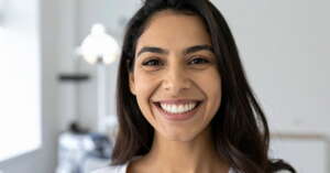 ¿Cómo tener los dientes blancos? Consejos y tratamientos para recuperar el color de tu sonrisa ¿Cómo tener los dientes blancos?