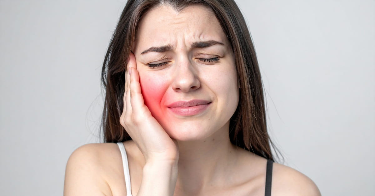Clínicas Den - ¿Es posible tener dolor de dientes por nervios o estrés, y cómo quitarlo? Clínicas Den - ¿Es posible tener dolor de dientes por nervios o estrés, y cómo quitarlo?
